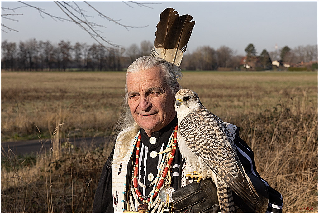 Cheyenne-Halbblut Hunting Wolf in der Falknerei Pierre Schmidt; Gymnich, 09.02.2023